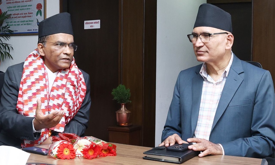 गभर्नर र अर्थमन्त्रीबीच पहिलो भेट : आर्थिक समन्वय र स्थायित्वका एजेन्डा प्राथमिकतामा