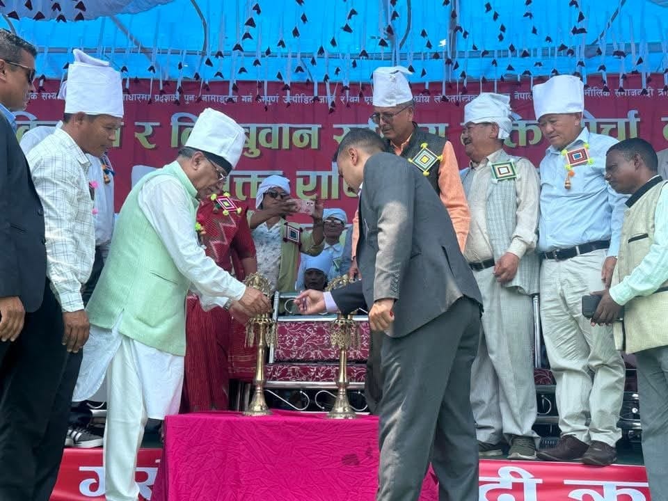 हर्क साम्पाङ सुन्दर फूल भन्छु तर कहिलेकाहीं उनी असन्तुलित देखिन्छन् – धरानमा प्रचण्डको प्रहार