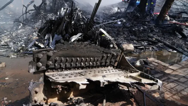अहमदाबादमा भयेको एयर इन्डिया विमान दुर्घटनामा २४२ जनाको निधन भएको पुस्टि, पहिचानहुन कठिन 