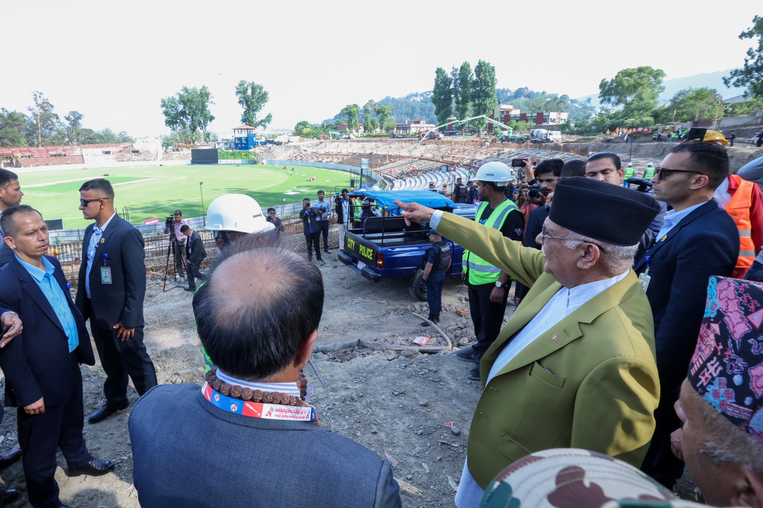 कीर्तिपुर रंगशाला निर्माणमा गति तिव्र बनाउन: प्रधानमन्त्रीको निरीक्षण