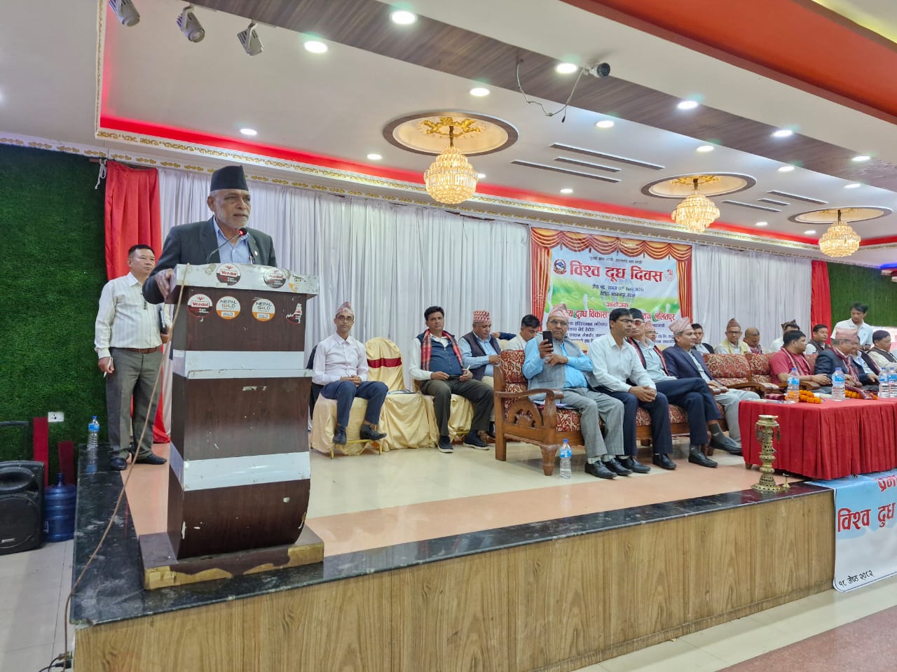 विश्व दुध दिवस नेपालमा पनि मनाईयो, दुध किसानको रकम चाडैं भुक्तानी गर्नुपर्नेमा मन्त्री अधिकारीको जोड
