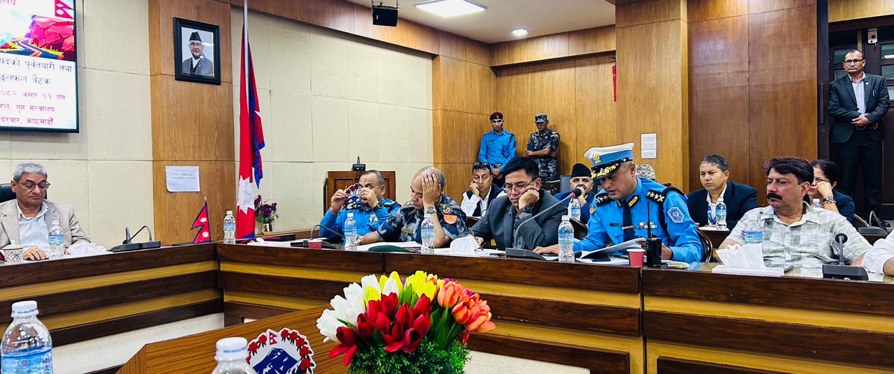 ओभरलोड ट्रकलाई नियन्त्रण गर्न : गृह मन्त्री लेखकको कडा निर्देशन